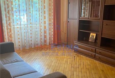 Apartament cu 3 camere decomandat în Păcurari