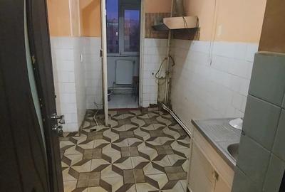 Apartament cu 3 camere semidecomandat în Micro 38 - 2