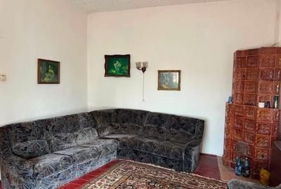 Casă cu 4 camere în Central