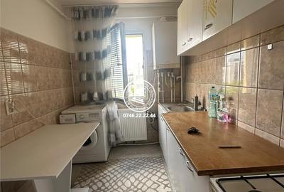 Apartament cu 2 camere decomandat în Podu Roș