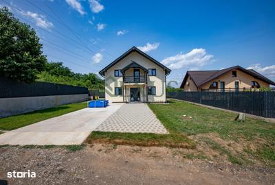 Casă cu 4 camere cu Teren 450 Mp în Hemeiuș - 1