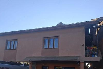 Spațiu comercial, de 250 mp, în Central - 4