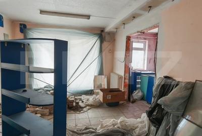 Birou, de 48.610000610352 mp, în Sud-Est