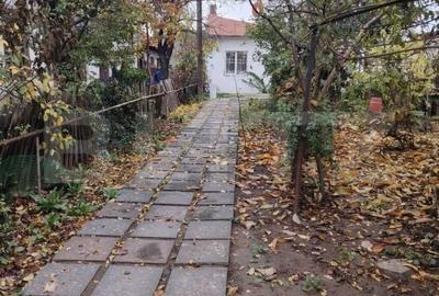 Casă cu 4 camere cu Teren 347 Mp în Central