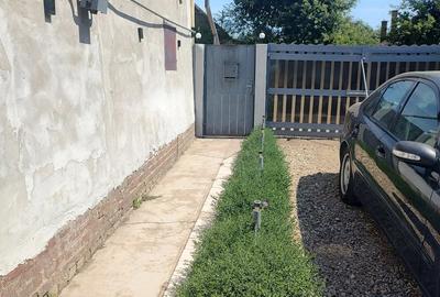 Casă cu 2 camere cu Teren 2845 Mp în Central
