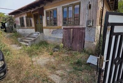 Casă cu 3 camere cu Teren 1000 Mp în Gării