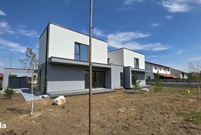 Casă cu 4 camere în Dumbrăvița