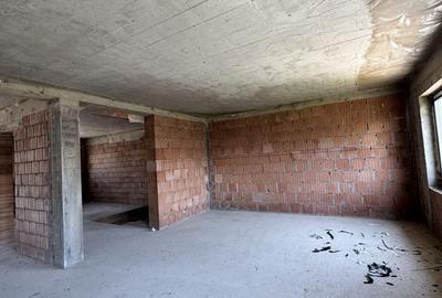 Casă cu 4 camere în Stupini
