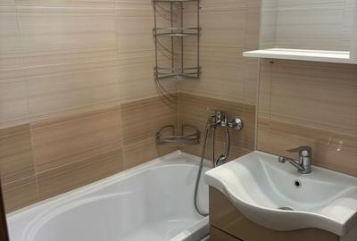 Apartament cu 3 camere în Decebal