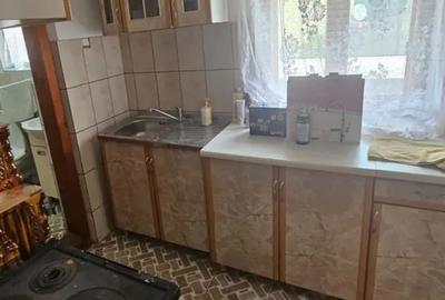 Casă cu 3 camere cu Canalizare în Păstrăveni