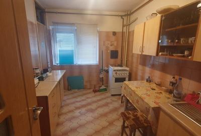 Apartament cu 2 camere decomandat în Lacul Tei - 3