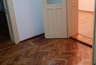 Casă cu 3 camere cu Teren 350 Mp în Central