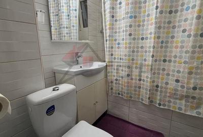 Apartament cu 2 camere semidecomandat în Podu Roș