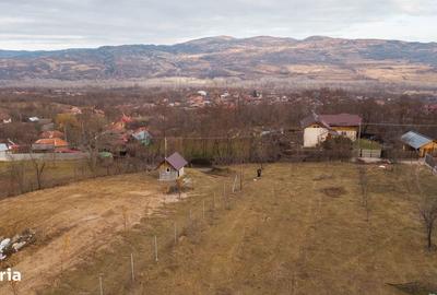 Teren de 5100 mp, în Central - 13