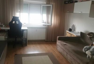 Apartament cu 3 camere decomandat în Central - 1