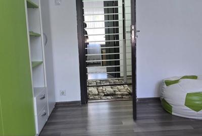 Apartament cu 3 camere decomandat în Micro 3 - 2