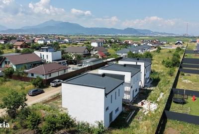 Casă cu 4 camere în Tărlungeni