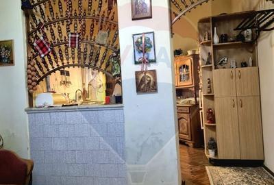 Casă cu 4 camere cu Teren 809 Mp în Central - 2