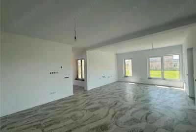 Casă cu Teren 480 Mp în Săsar