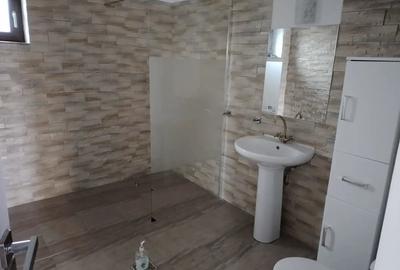 Casă cu Teren 200 Mp în Hinova - 4