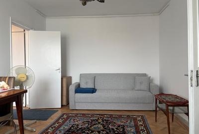 Apartament cu 2 camere semidecomandat, mobilat în 1 Mai
