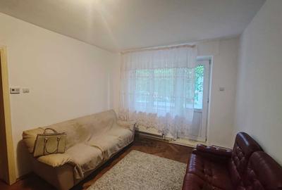 Apartament cu 2 camere semidecomandat în Podu Roș