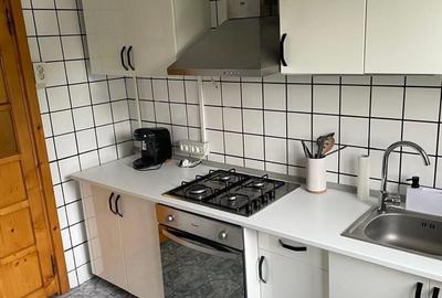 Apartament cu 3 camere semidecomandat în Circumvalațiunii