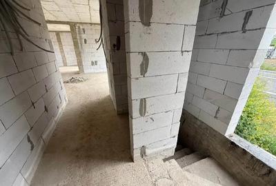 Casă cu 2 camere cu Teren 547 Mp în Cetate - 2