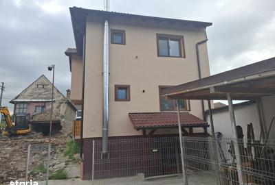 Casă cu 4 camere cu Teren 276 Mp în Central