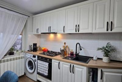 Apartament cu 2 camere semidecomandat, mobilat în Decebal