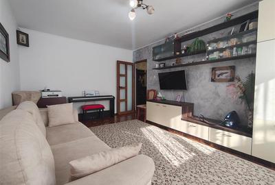 Apartament cu 3 camere decomandat, mobilat în Frumoasa