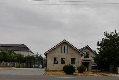 Casă cu 4 camere în Central