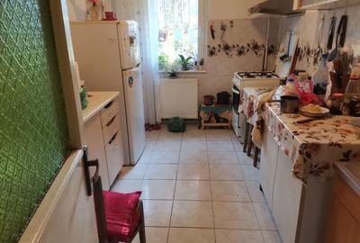 Apartament cu 2 camere decomandat în Tractorul - 3