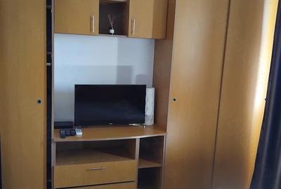 Apartament cu 3 camere decomandat în Micro 6