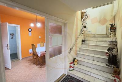 Casă individuală cu 7 camere cu Canalizare în Central - 4