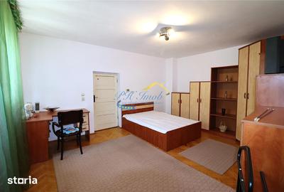 Casă cu 5 camere cu Teren 389 Mp în Central