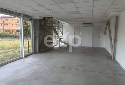 Spațiu comercial, de 400 mp, în Viforâta