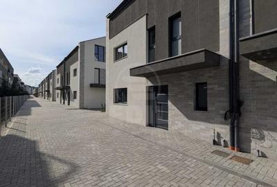 Duplex cu 4 camere cu Canalizare în Florești