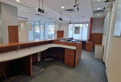Spațiu comercial, de 215 mp, în P-ța Muncii - 13