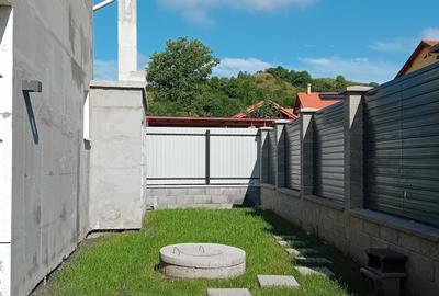 Casă cu 4 camere în Corunca