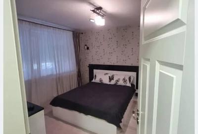 Apartament cu 3 camere decomandat în Drumul Taberei