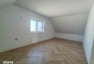 Casă cu 4 camere cu Teren 400 Mp în Ipotești