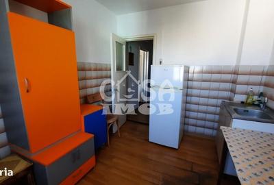 Apartament cu 2 camere semidecomandat în Micro 6