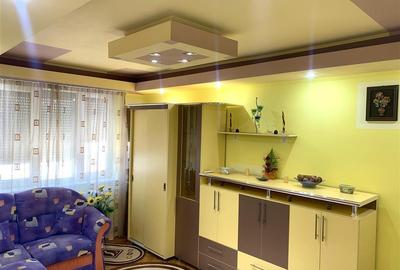 Apartament cu 3 camere decomandat în Cantemir