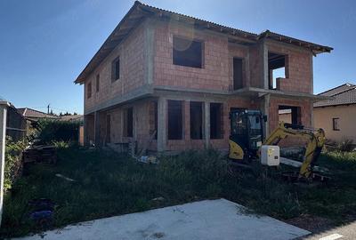 Casă cu 2 camere cu Teren 500 Mp în Exterior Vest