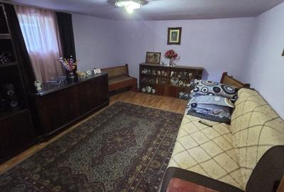 Casă cu 4 camere cu Teren 500 Mp în Bariera Vâlcii