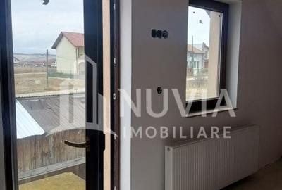 Casă cu 8 camere cu Teren 357 Mp în Micești