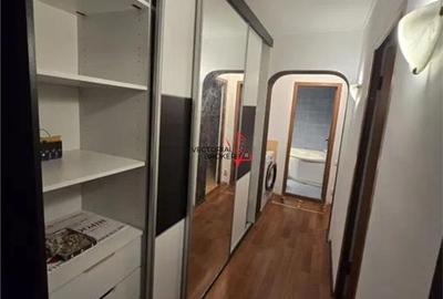 Apartament cu 3 camere semidecomandat, mobilat în Titan