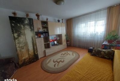 Apartament cu 3 camere decomandat în Micro 11 - 14