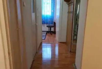 Apartament cu 3 camere decomandat, mobilat în Calea București